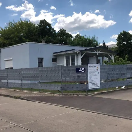 Zwei-raum Fuer Max. 4 Personen * Magdeburg