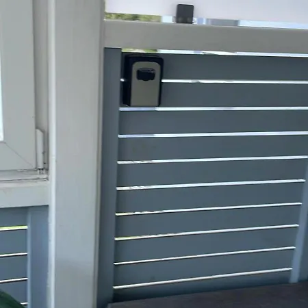 Zwei-raum Fuer Max. 4 Personen * Magdeburg